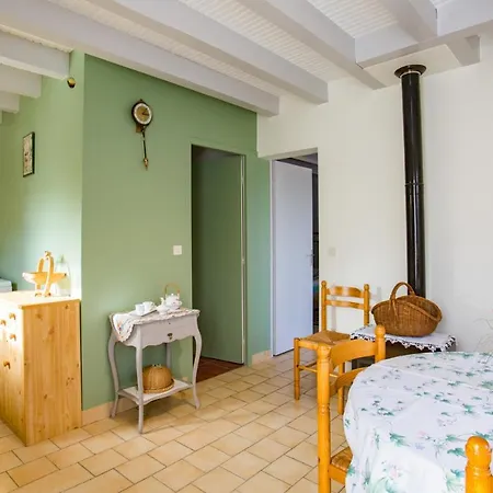 Holiday home Maison Lous Amics