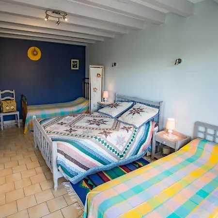 Holiday home Maison Lous Amics
