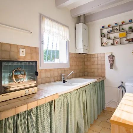 Holiday home Maison Lous Amics