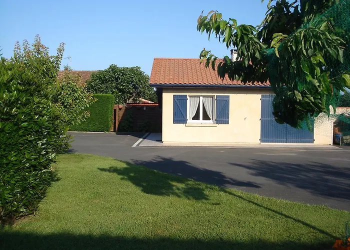 Maison Lous Amics بيت للعطل